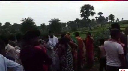 बड़ी खबर: पूल के नीचे 5 फीट गड्ढे में मिला युवक का शव, हत्या की जताई आशंका