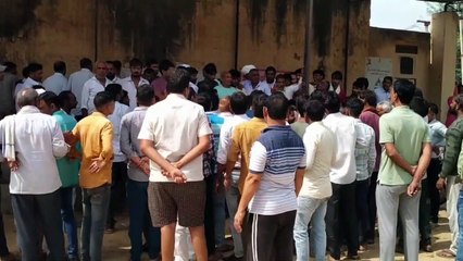 रात में व्यापारी पर चाकू से हमला, लूटपाट की घटना से व्यापारियों में भारी आक्रोश