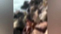 Kadıköy sahilinde ulu orta ilişkiye giren 2 erkeğin görüntüleri infial yarattı: Dayı ayıp değil mi?