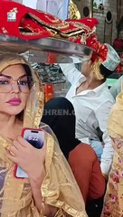 Rakhi Sawant ने माहिम दरगाह पर चढाई चादर