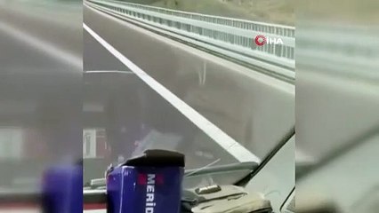 Hafif ticari araç otobanda alev alev yandı