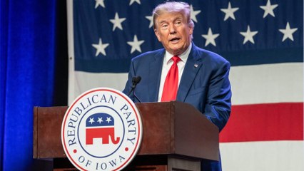 VOICI : Donald Trump inculpé : son mugshot historique révélé, les internautes se moquent