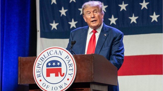 VOICI : Donald Trump inculpé : son mugshot historique révélé, les internautes se moquent
