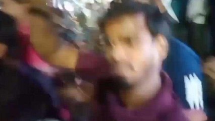 लखनऊः कार और स्कूटी में टक्कर के बाद जमकर हुई मारपीट, वीडियो वायरल