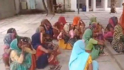 ललितपुर: गांव में बिक रही शराब के खिलाफ महिलाओं ने खोला मोर्चा,कर दिया बड़ा काम