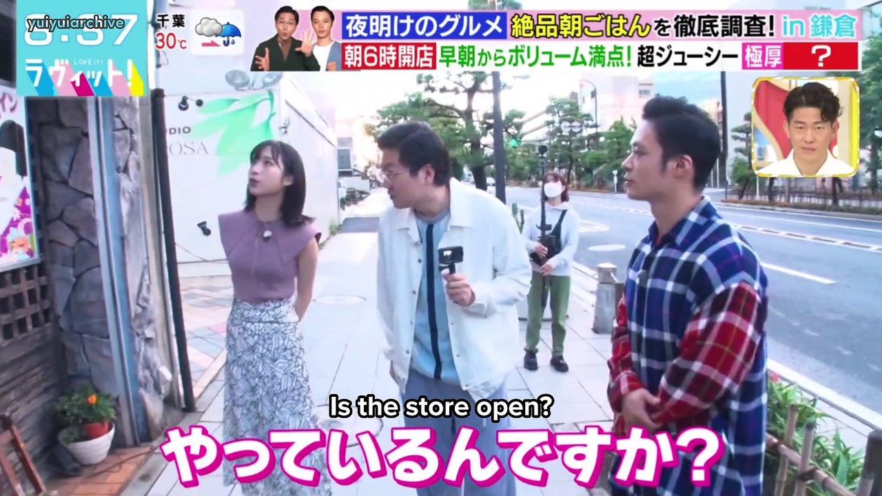 Yuiyui being fawned over