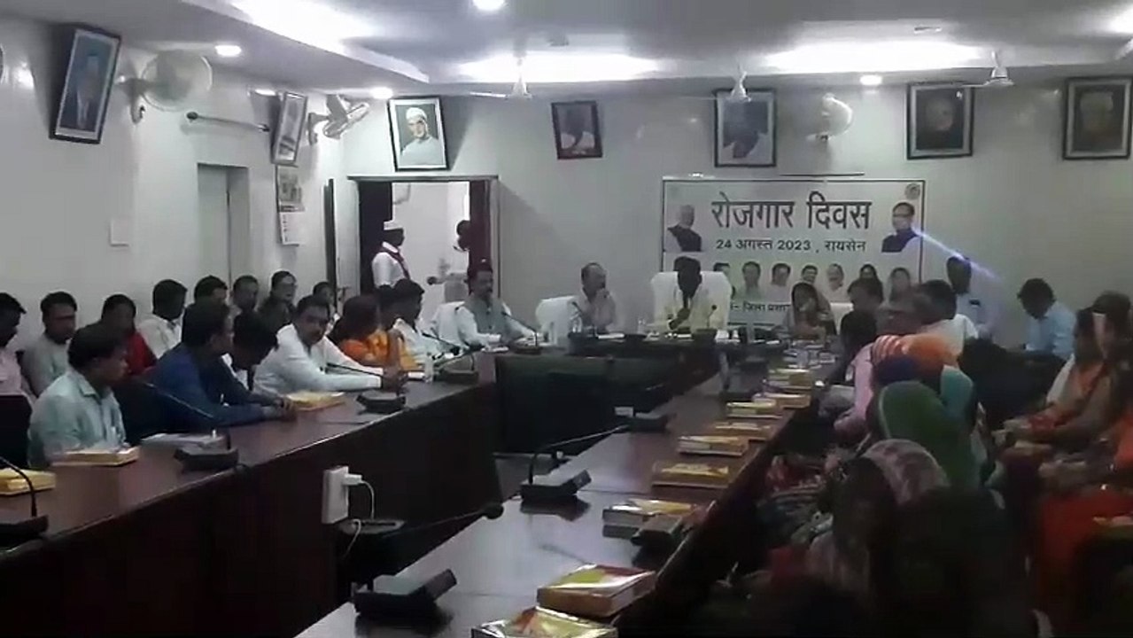 रोजगार दिवस पर जिले में 6188 हितग्राहियों को वितरित की गई 9547.86 लाख रू की राशि