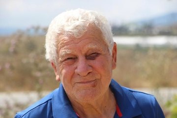 Sokak köpeklerini besleyen çift darbedildi