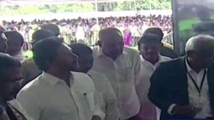 విజయనగరం జిల్లా: కేంద్ర గిరిజన వర్శిటీ భవన నిర్మాణ నమూనాలను పరిశీలించిన సీఎం