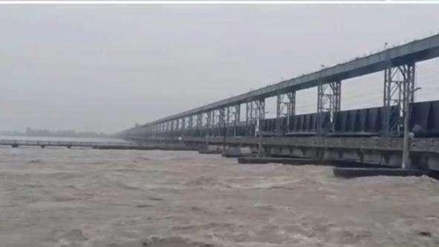 सुपौल: कोसी बराज से छोड़ा गया 2.28 लाख क्यूसेक पानी, प्रशासन ने जारी किया हाई अलर्ट