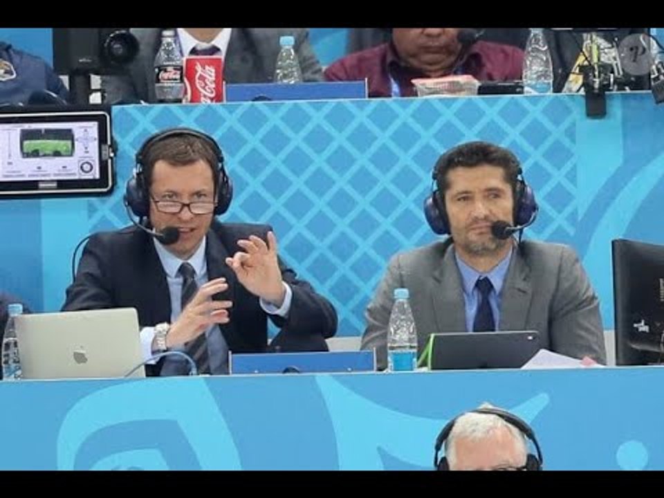 Bixente Lizarazu moqueur : il se paie la tête de Grégoire Margotton et ses "épaules de serpent" !
