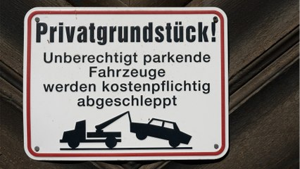 Fremdes Auto blockiert Parkplatz oder Einfahrt: Darf man den Wagen abschleppen lassen?