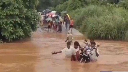 మన్యం జిల్లా: ఉప్పొంగిన గెడ్డ.. ప్రాణాలకు తెగించి ప్రయాణం