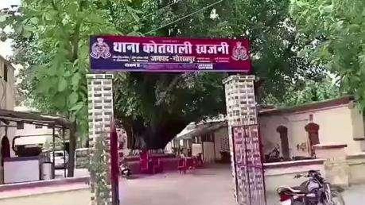 4 बच्चों को छोड़ आशिक़ संग फरार हुई महिला, रकम पर भी कर गई हाथ साफ