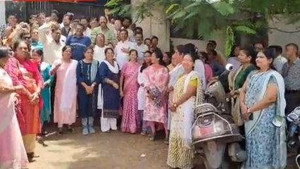 बुरहानपुर: सरकार के खिलाफ लामबंद हुए कर्मचारी, प्रदर्शन कर जताया आक्रोश
