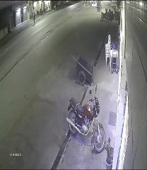 Vídeo mostra momento de colisão entre motocicleta e caminhão-tanque
