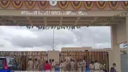 మెదక్: పోలీసుల అత్యుత్సాహం.. ప్రజల ఆగ్రహం