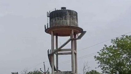 सीधी: जलसंकट से जूझ रहे ग्रामीण, पुरानी पानी टंकी चालू करने की उठी मांग