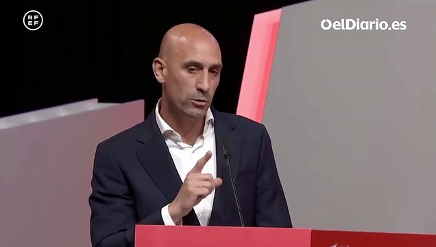 Rubiales, a Vilda: Te invito a que te quedes con nosotros los próximos cuatro años cobrando medio millón de euros al año