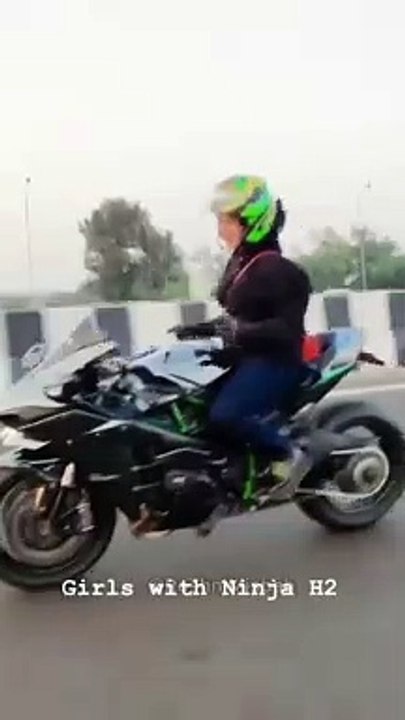 GIRLS VS BOYS  RIDING NINJA H2R  #kawasaki#boysvsgirls