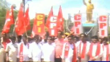 అనంతపురం జిల్లా: కళ్లకు గంతలు కట్టుకొని వినూత్న నిరసన