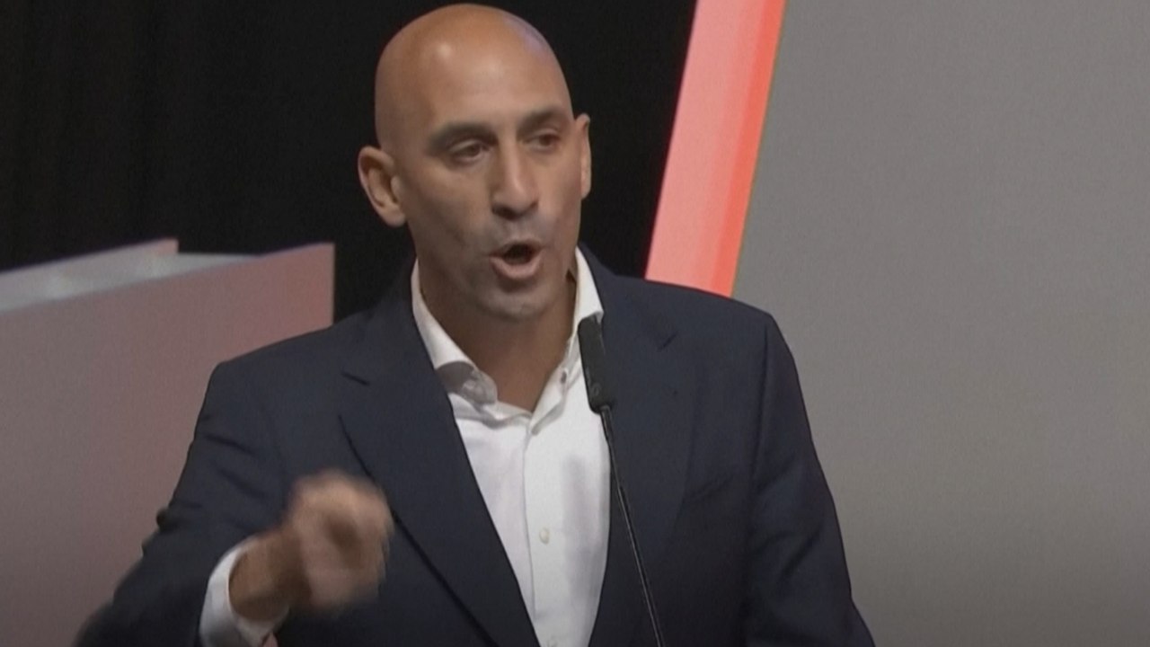 Baiser forcé : coup de théâtre, Luis Rubiales refuse de démissionner et dénonce le « faux féminisme »