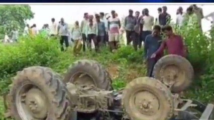 महोबा: ट्रैक्टर पलटने से चालक की गयी जान,मौत का खौफनाक मंजर देख सब हैरान