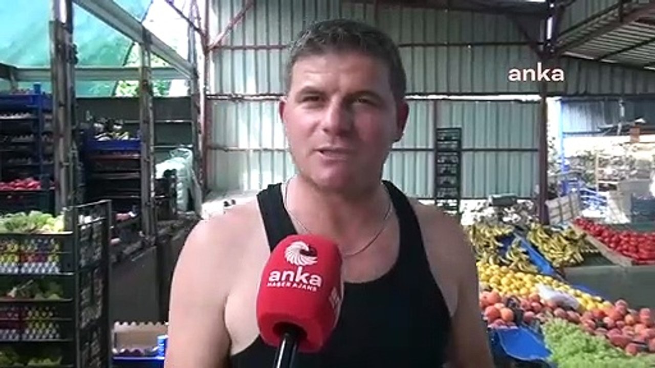 Marketeur de Sinop ： ＂Y a-t-il eu une moitié de pastèque, un quart de pastèque jusqu'à cette fois？ Un quart de pastèque 40 lires, ayez pitié de ces gens＂