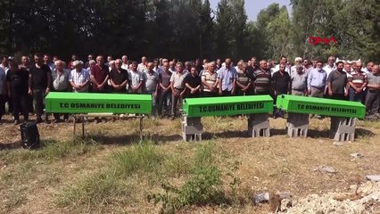 Osmaniye'de Ambulansla Çarpışan Otomobilde Hayatını Kaybeden Aile Yan Yana Toprağa Verildi
