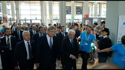Bagno di folla per Mattarella al Meeting Rimini: "Grazie presidente"
