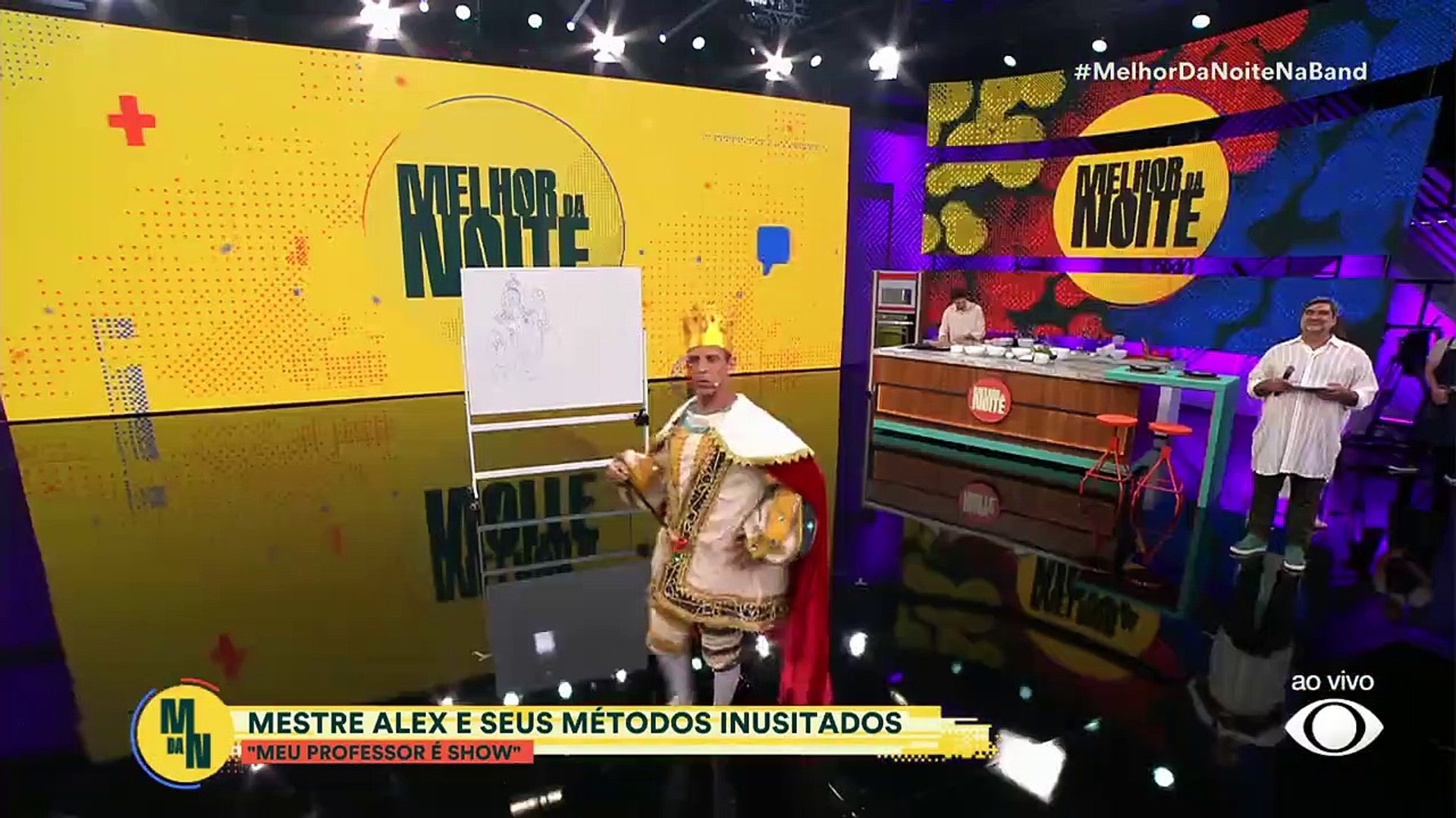 Meu Professor é Show: Mestre Alex diverte auditório com aula inusitada