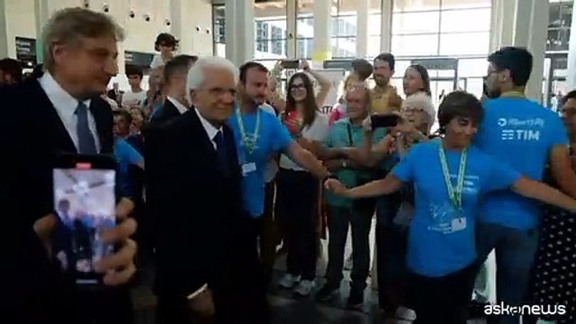 Bagno di folla per Mattarella al Meeting Rimini: Grazie presidente