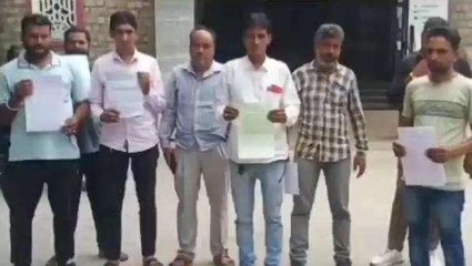 चित्तौड़गढ़: टैक्‍सी चालक संघ ने कलेक्‍ट्रेट पर प्रदर्शन कर सौंपा ज्ञापन, जानें मांग