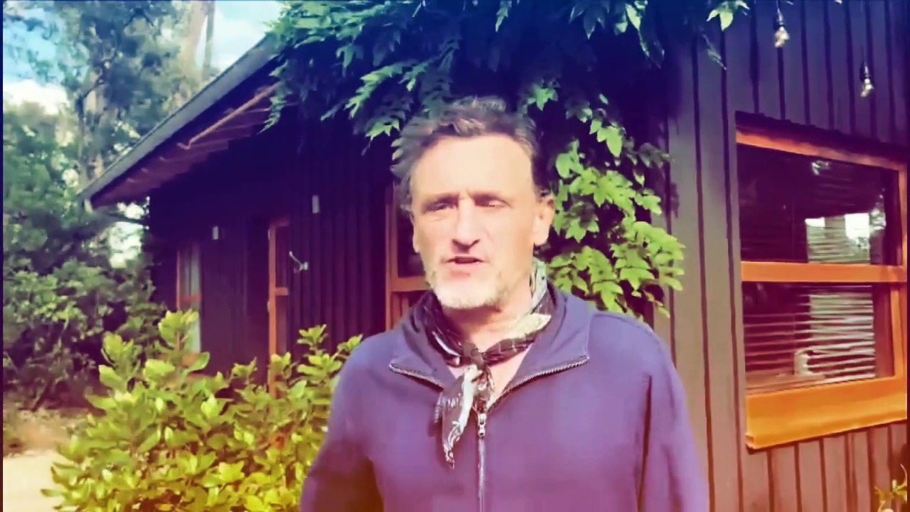 Découvrez en vidéo toutes les stars qui rendent hommage à Nikos Aliagas avant ses adieux demain à "50 Mn Inside" après 16 ans à l'antenne sur TF1 dans cette émission