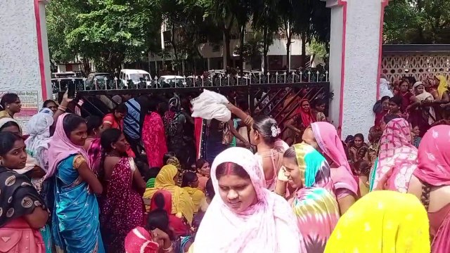 मानदेय और प्रोत्साहन राशि नहीं मिलने पर 1 हजार से अधिक मितानिनों ने किया कलेक्टोरेट के सामने चक्काजाम