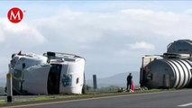 Se registra una volcadura en la autopista México-Tulancingo; hay una fuga de combustible