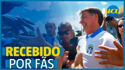 Bolsonaro é recebido por apoiadores no interior de SP