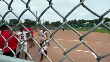 Une célébration aux Championnats de l’Est du Canada de softball U15 féminin