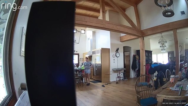 Un tremblement de terre secoue une maison à Ojai, en Californie