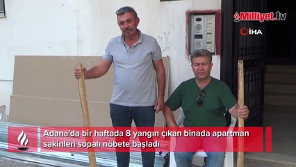 Ellerinde sopayla bina girişinde bekliyorlar! Nedeni ise yangın
