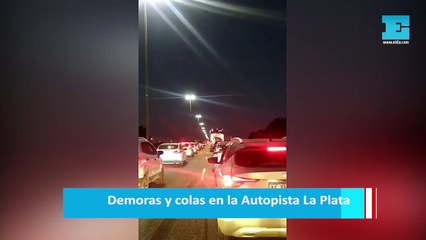 Demoras y colas en la Autopista La Plata