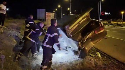 Otomobile arkadan çarpıp kaçtı: 2 yaralı