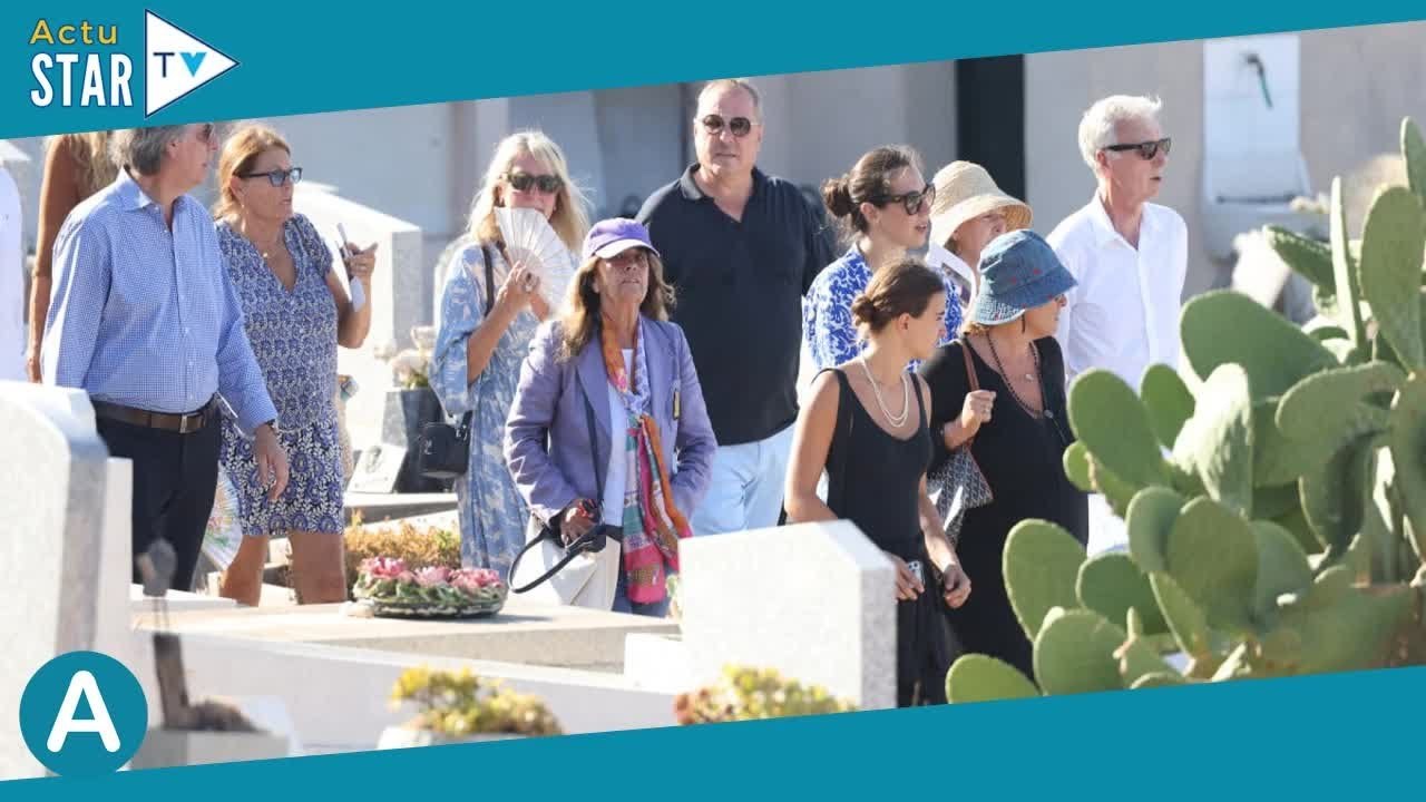 Obsèques de Pierre Cornette de Saint Cyr  la soeur de Chantal Goya et Lisa Azuelos endeuillées, les