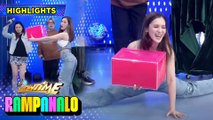 Jackie attempts to walk while doing a split | It's Showtime Rampanalo