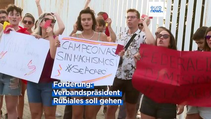 Debatte um WM-Kuss: 56 spanische Fussballerinnen streiken