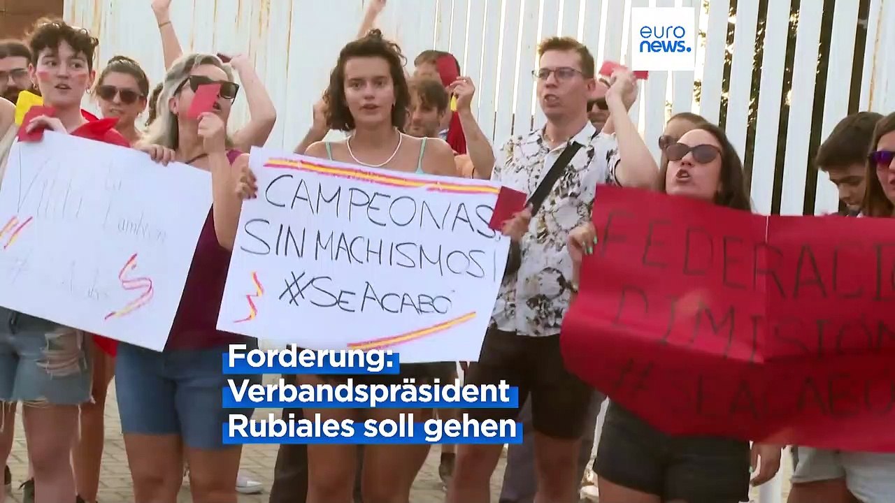 Debatte um WM-Kuss: 56 spanische Fussballerinnen streiken