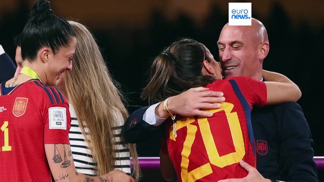 Rubiales sospeso dalla Fifa: non è più presidente della Federcalcio spagnola. Fuga dello staff