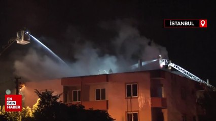 Sancaktepe'de metruk binanın çatısı alev alev yandı