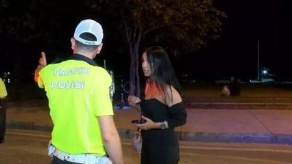 Trafik denetimlerine yakalanan ehliyetsiz sürücü: Şimdi ararım ve buraya yığarım