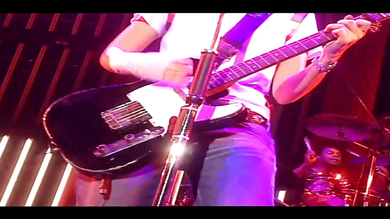 TEXAS — Summer Son – (Written by McElhone / Spiteri / Campbell / Hodgens) | From Texas-Paris: Texas | (Palais Omnisport de Paris Bercy)